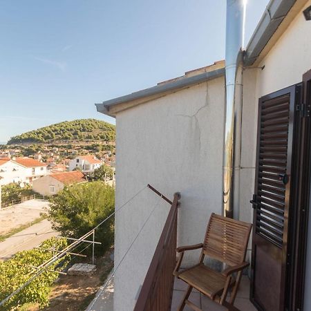 Apartments Jaksa Вис Екстериор снимка