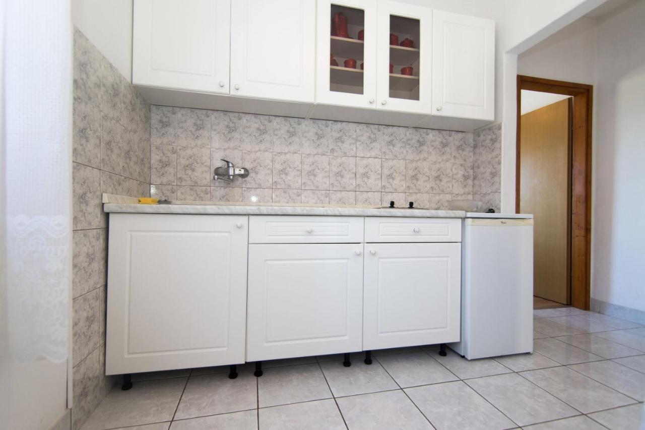 Apartments Jaksa Вис Екстериор снимка