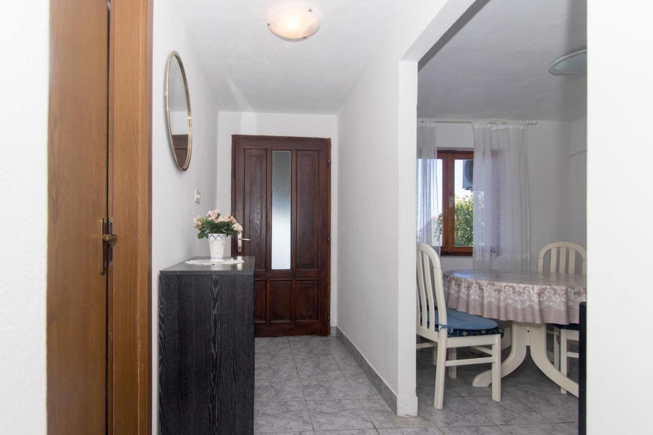 Apartments Jaksa Вис Екстериор снимка