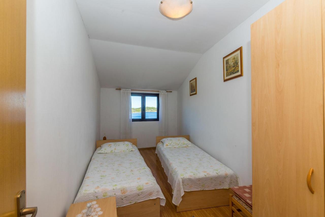 Apartments Jaksa Вис Екстериор снимка