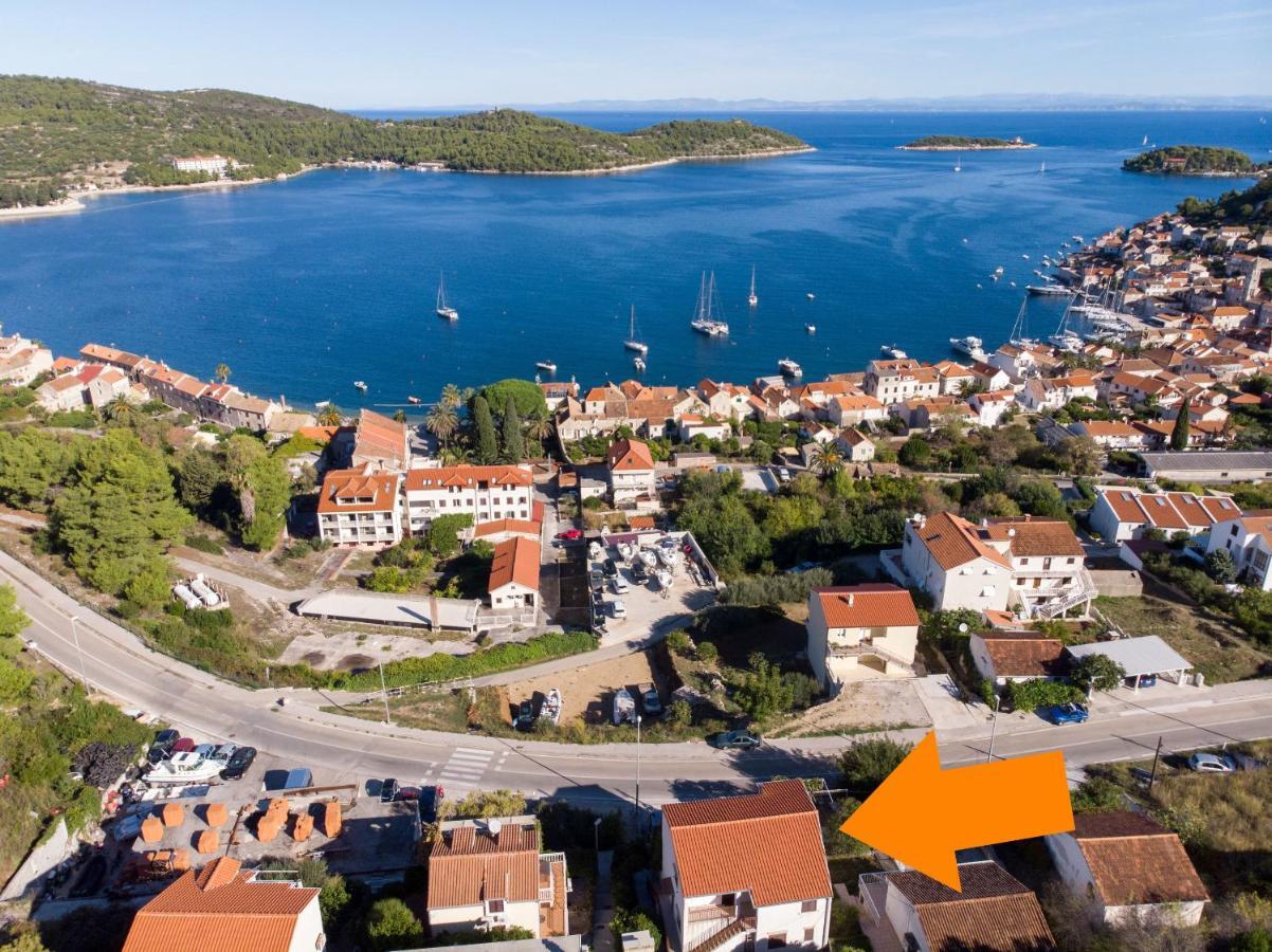 Apartments Jaksa Вис Екстериор снимка