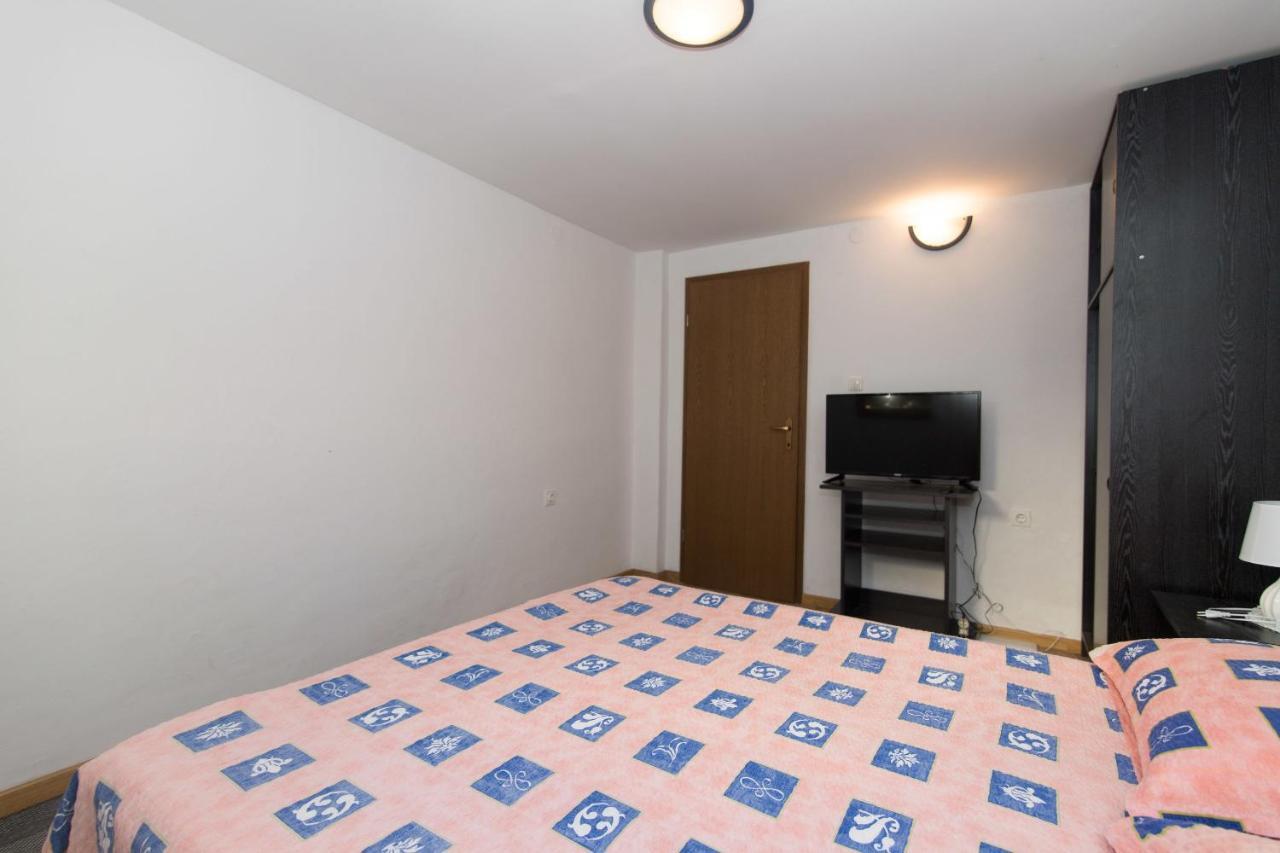 Apartments Jaksa Вис Екстериор снимка