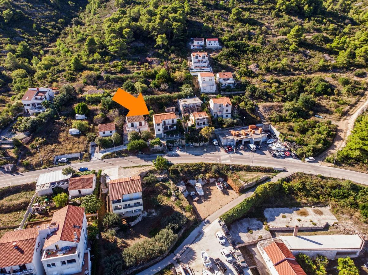 Apartments Jaksa Вис Екстериор снимка
